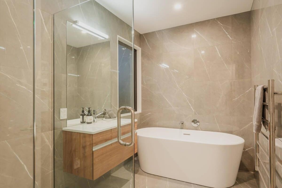 Elegant 3Br Home On Mustang Avenue Christchurch Zewnętrze zdjęcie