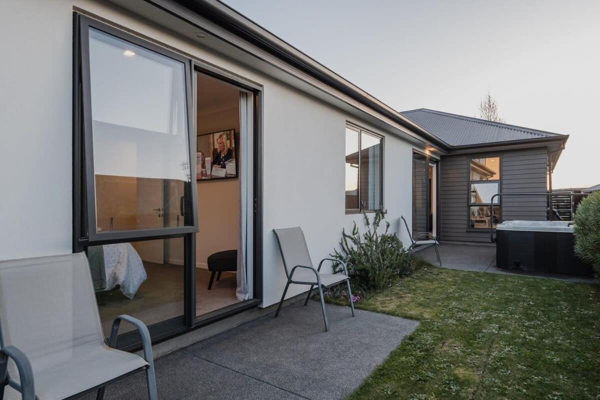 Elegant 3Br Home On Mustang Avenue Christchurch Zewnętrze zdjęcie